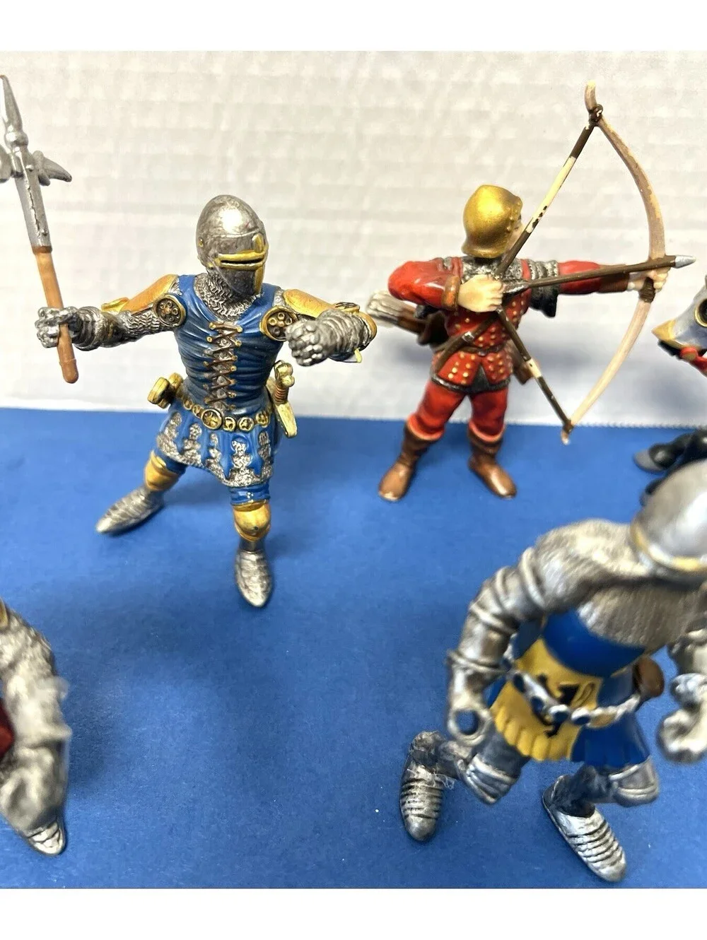 World of Knights SCHLEICH Knight Foot Soldier Sword Shield Hammer 2003 Horse LOT